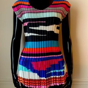 Stretchy Crinkle Multicolored Abstract Print Top “Eye-catching” Size L ~ NWOT